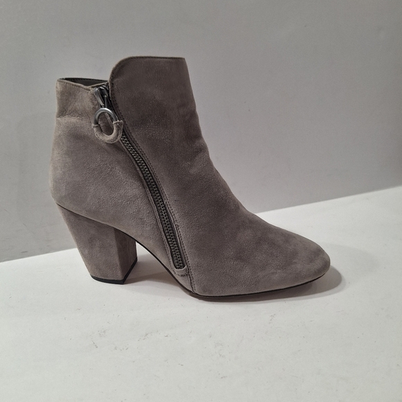 1.State Academia Classic Preete Light Gray Soft Suede Preppy Ankle Boots Size 9 - Picture 2 of 11